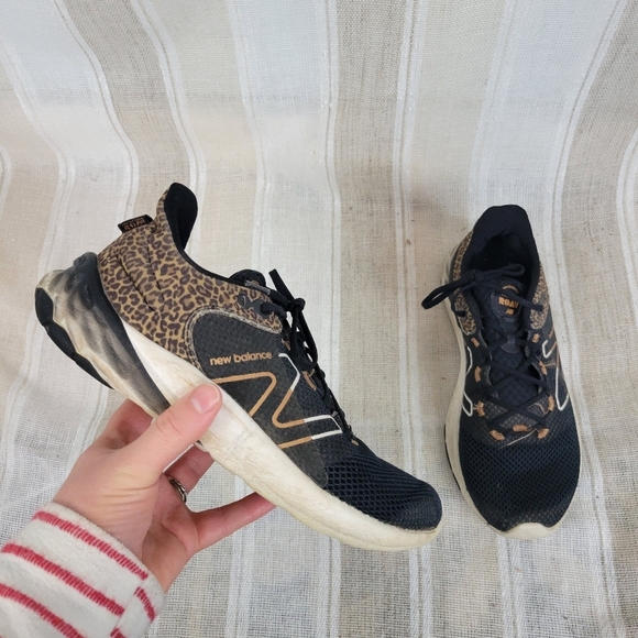 New Balance Kids' Fresh Foam ROAV V2 Lace-Up Running Shoes Size 4 - Picture 1 of 10